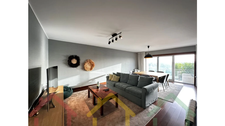 Apartamento T4 para Venda em Paranhos Foto 3