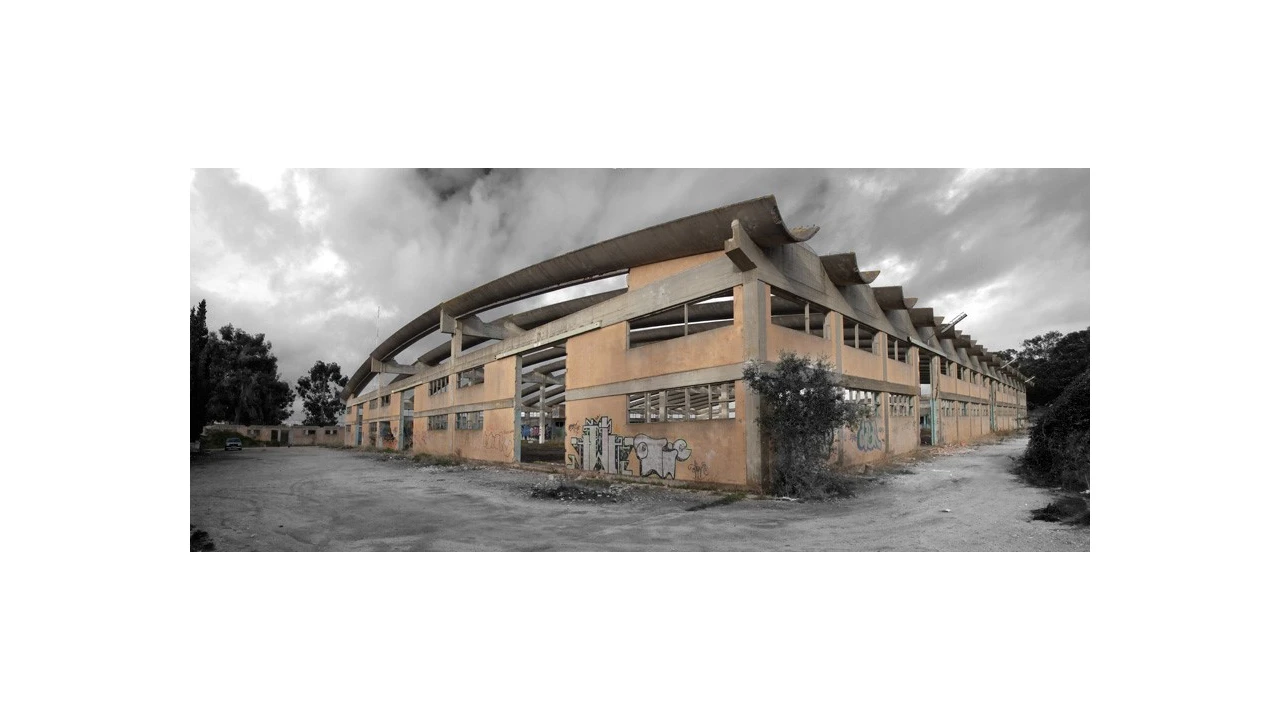 Terreno Comércio / Armazém para Venda em Seixal, Arrentela e Aldeia de Paio Pires Foto 2