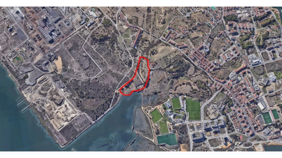 Terreno Comércio / Armazém para Venda em Seixal, Arrentela e Aldeia de Paio Pires Foto 4