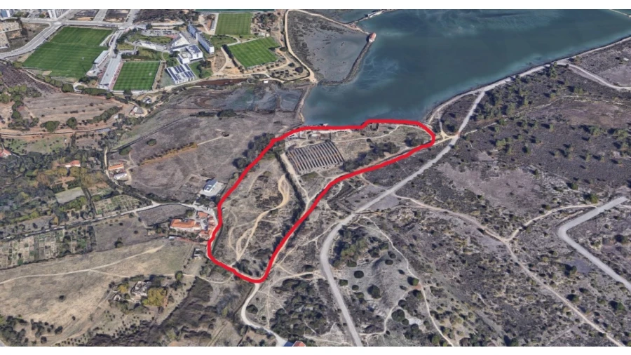 Terreno Comércio / Armazém para Venda em Seixal, Arrentela e Aldeia de Paio Pires Foto 3