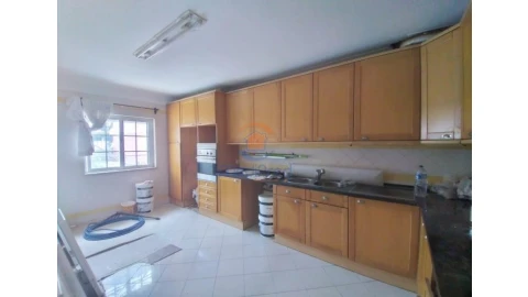 Moradia T5 para Venda em Rio de Mouro