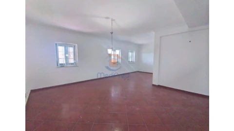 Moradia T5 para Venda em Rio de Mouro