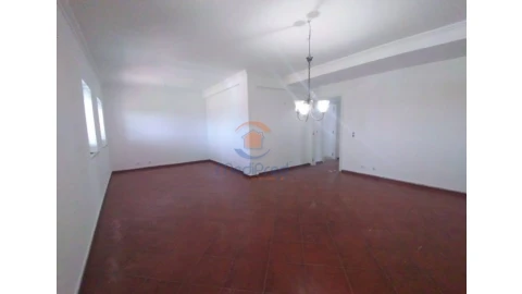 Moradia T5 para Venda em Rio de Mouro