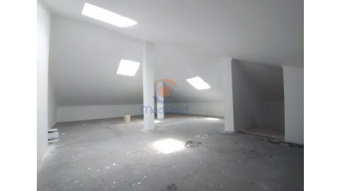Moradia T5 para Venda em Rio de Mouro