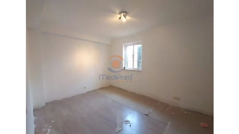 Moradia T5 para Venda em Rio de Mouro