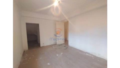 Moradia T5 para Venda em Rio de Mouro
