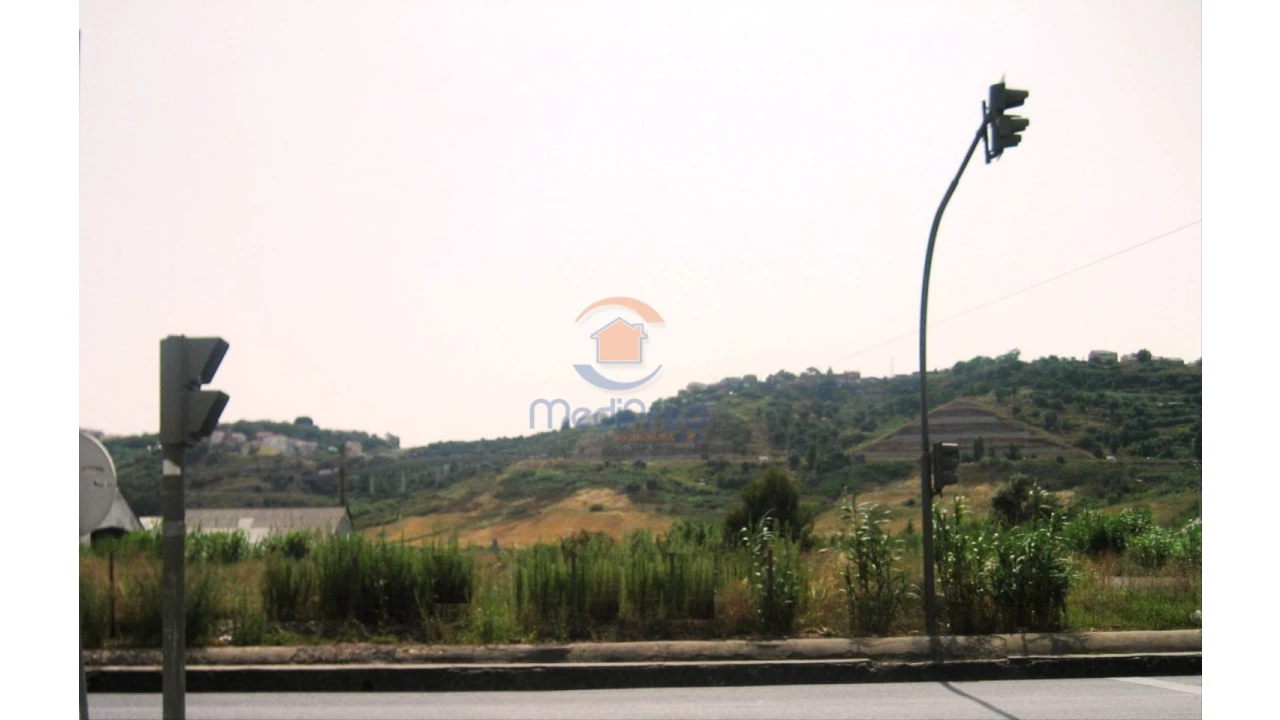 Terreno para Venda em Póvoa de Santo Adrião e Olival Basto Foto 1