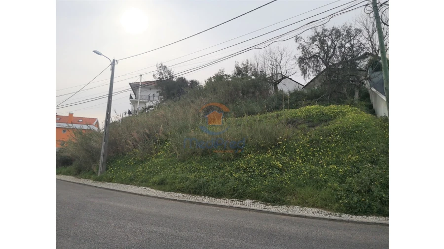 Terreno para Venda em Pontinha e Famões