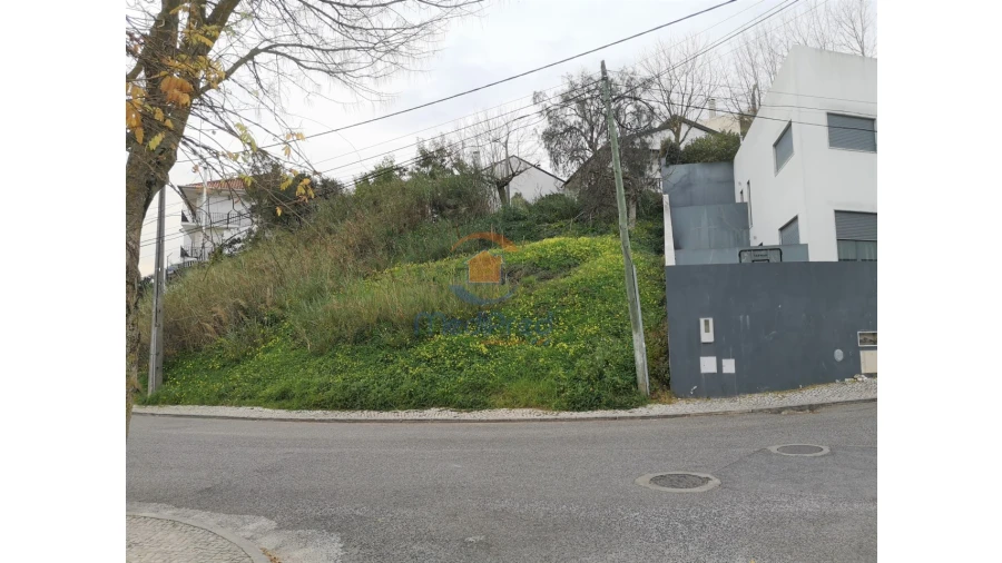 Terreno para Venda em Pontinha e Famões Foto 2