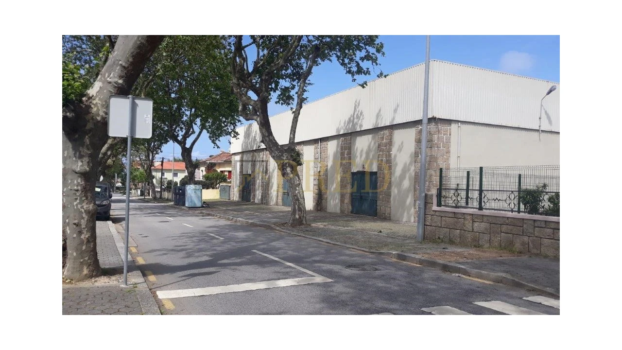 Armazém para Venda em Arcozelo Foto 1