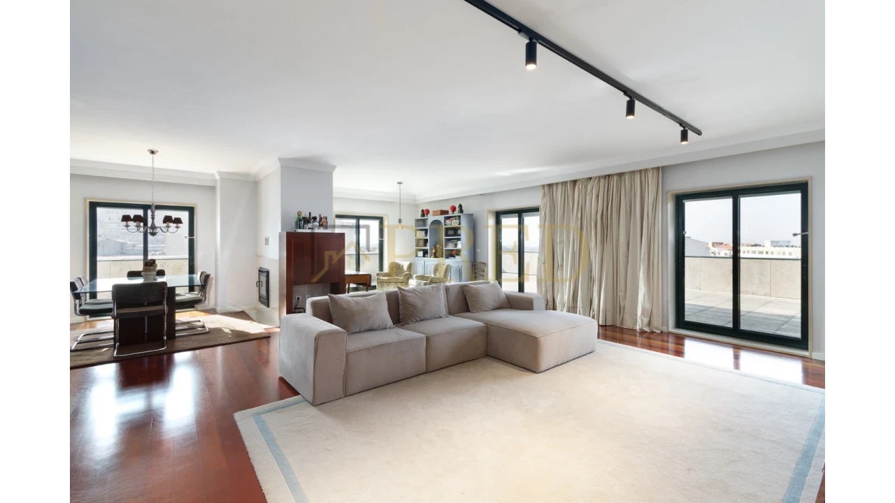 Apartamento T5 para Venda em Mafamude e Vilar do Paraíso Foto 2