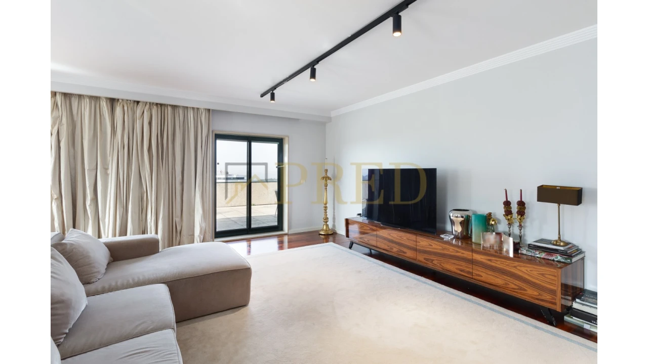 Apartamento T5 para Venda em Mafamude e Vilar do Paraíso Foto 3