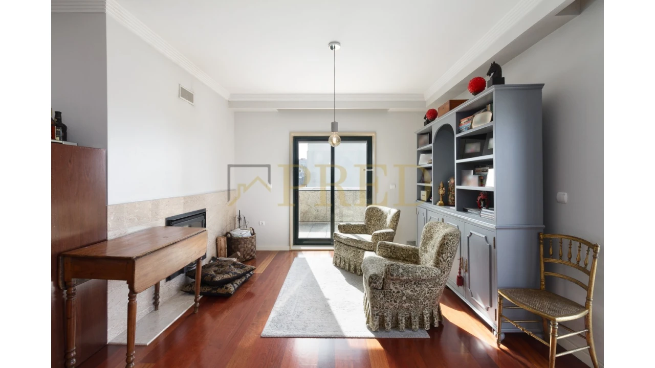 Apartamento T5 para Venda em Mafamude e Vilar do Paraíso Foto 7