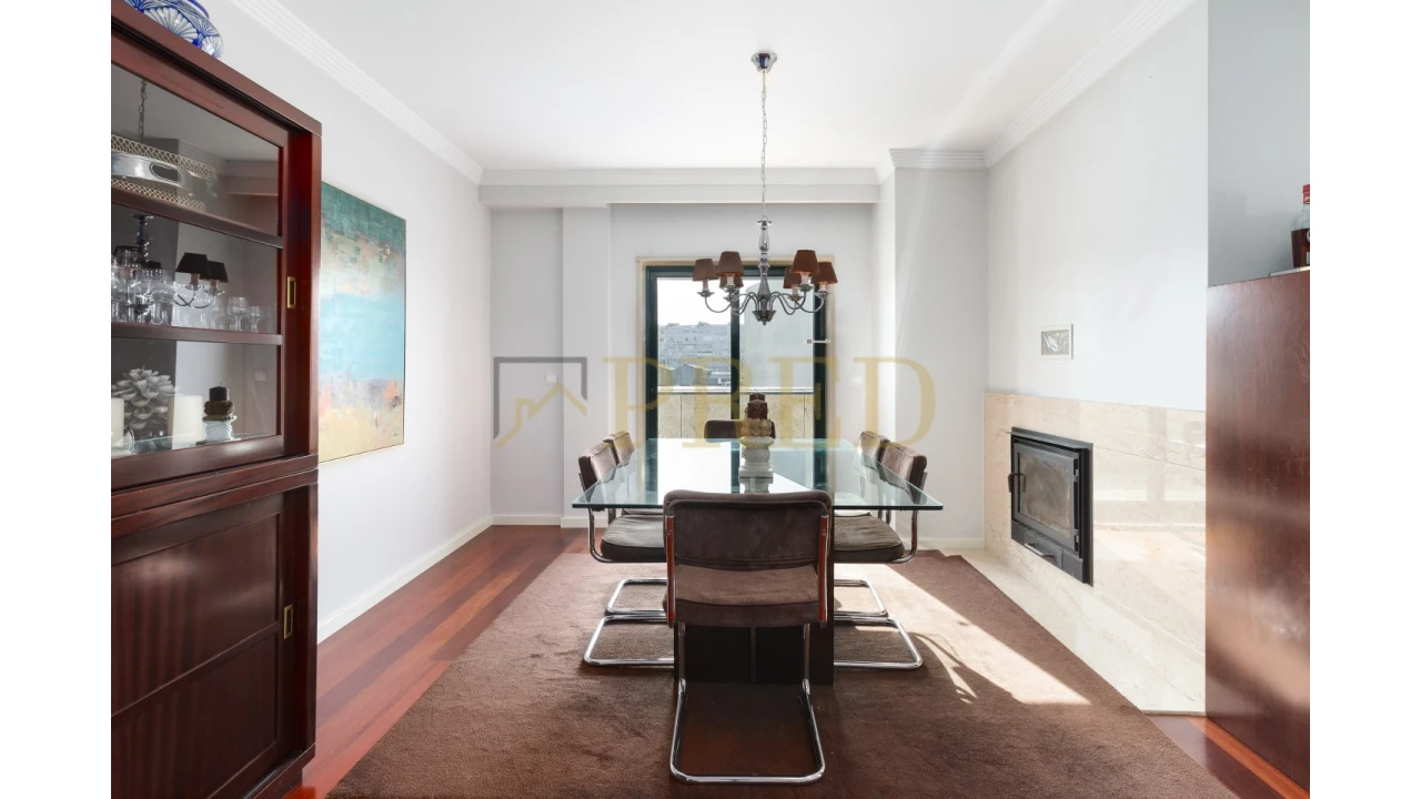 Apartamento T5 para Venda em Mafamude e Vilar do Paraíso Foto 8
