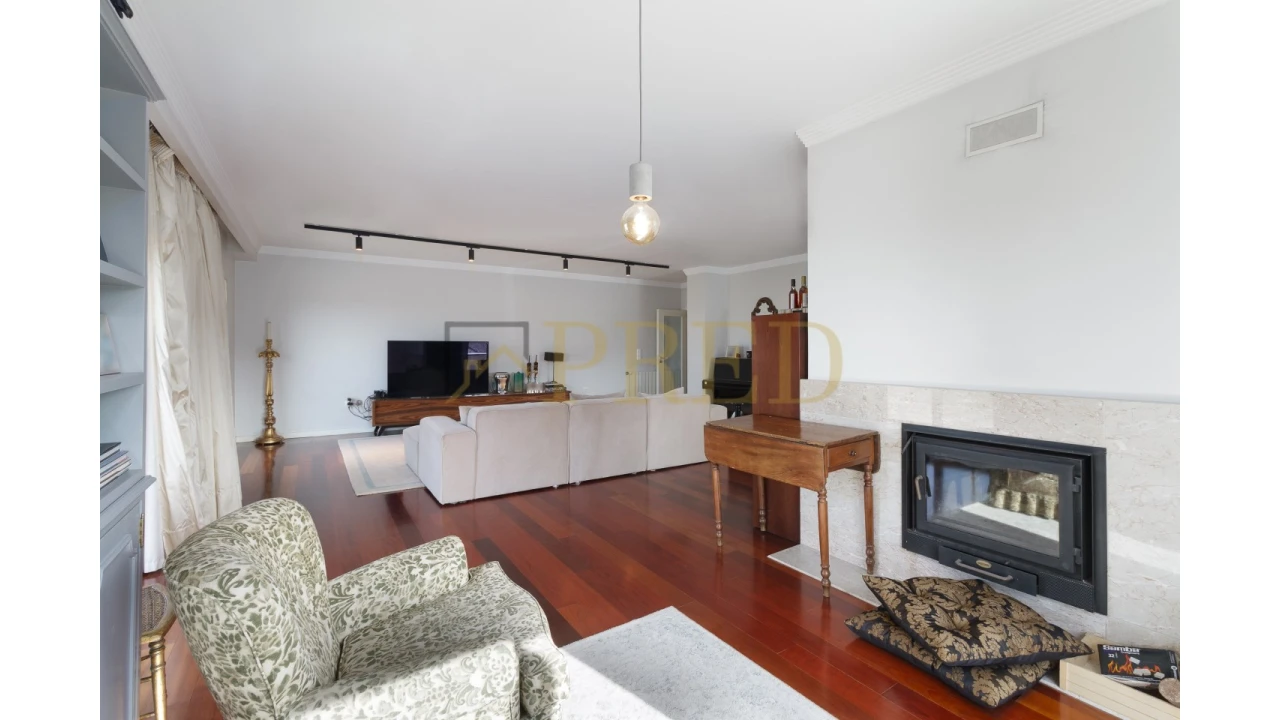 Apartamento T5 para Venda em Mafamude e Vilar do Paraíso Foto 9
