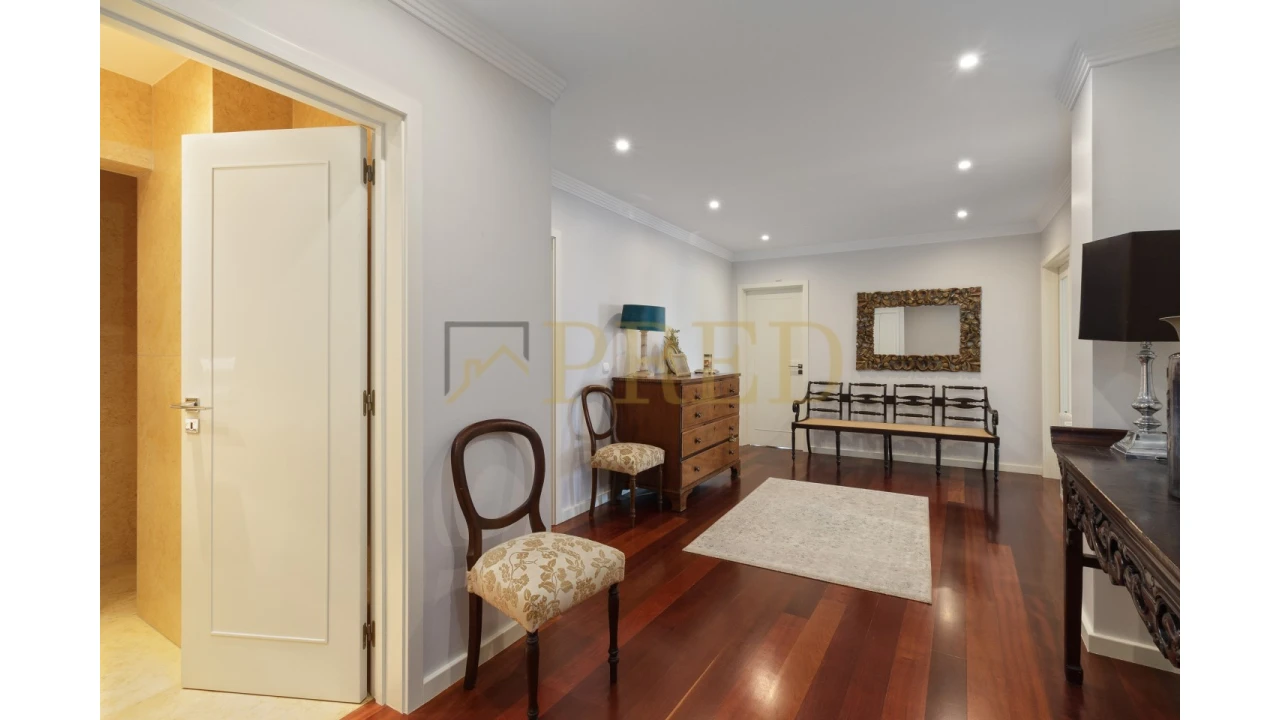 Apartamento T5 para Venda em Mafamude e Vilar do Paraíso Foto 12