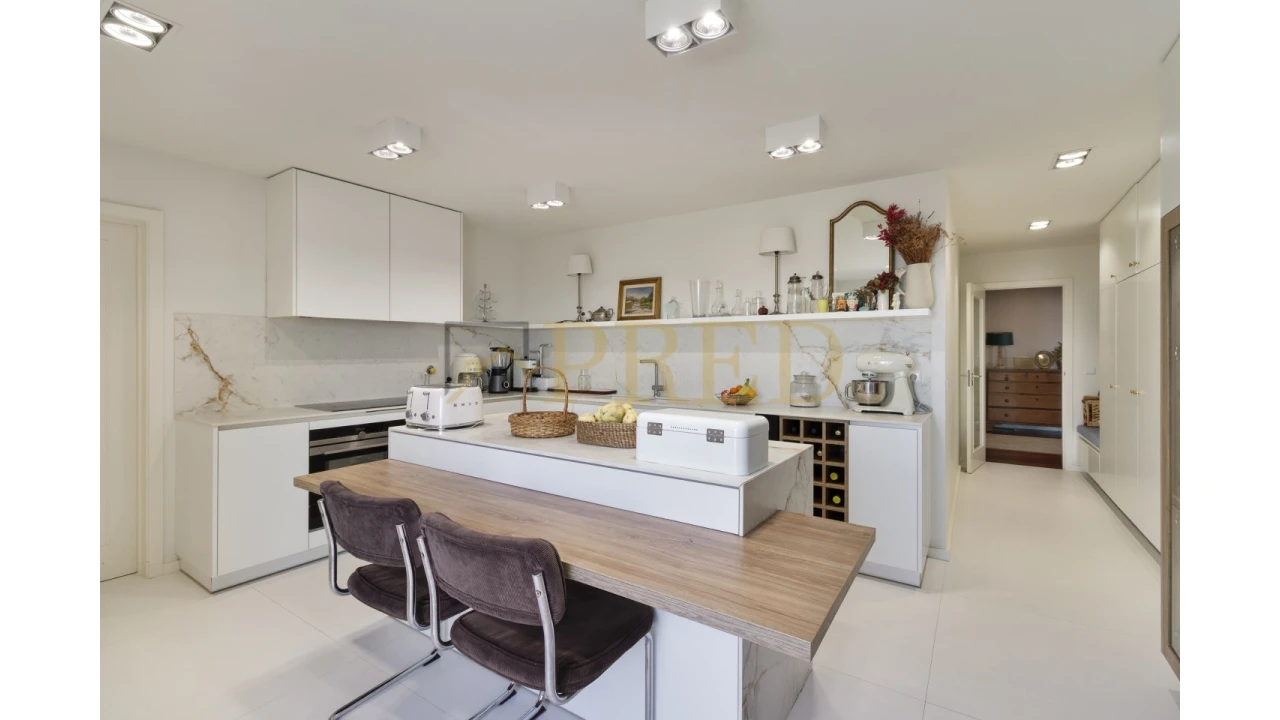 Apartamento T5 para Venda em Mafamude e Vilar do Paraíso Foto 16