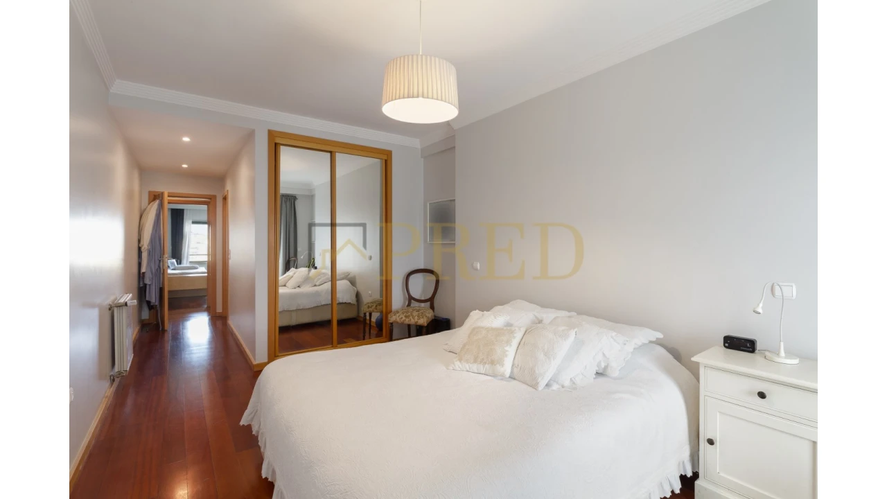 Apartamento T5 para Venda em Mafamude e Vilar do Paraíso Foto 25