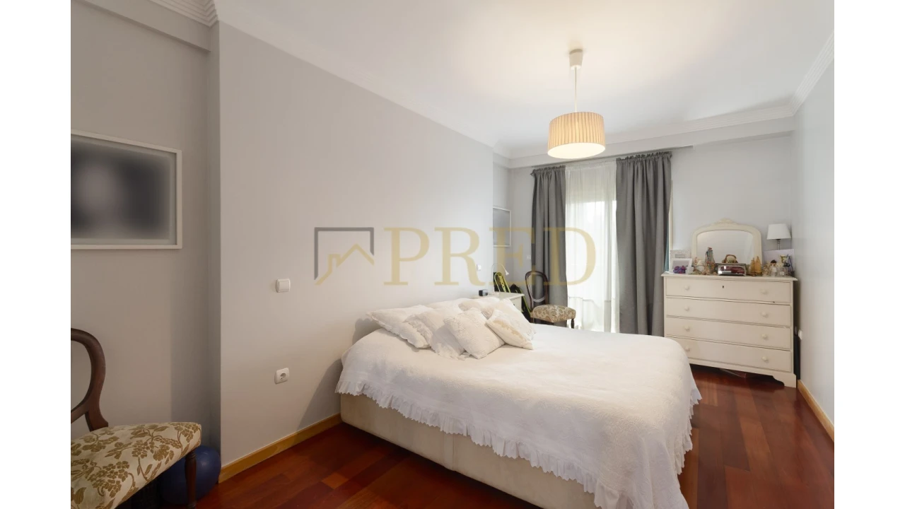 Apartamento T5 para Venda em Mafamude e Vilar do Paraíso Foto 26