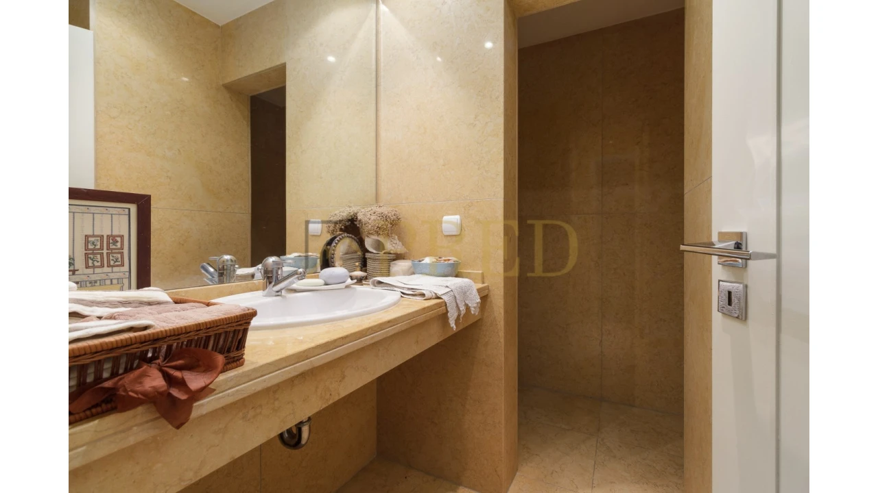 Apartamento T5 para Venda em Mafamude e Vilar do Paraíso Foto 32