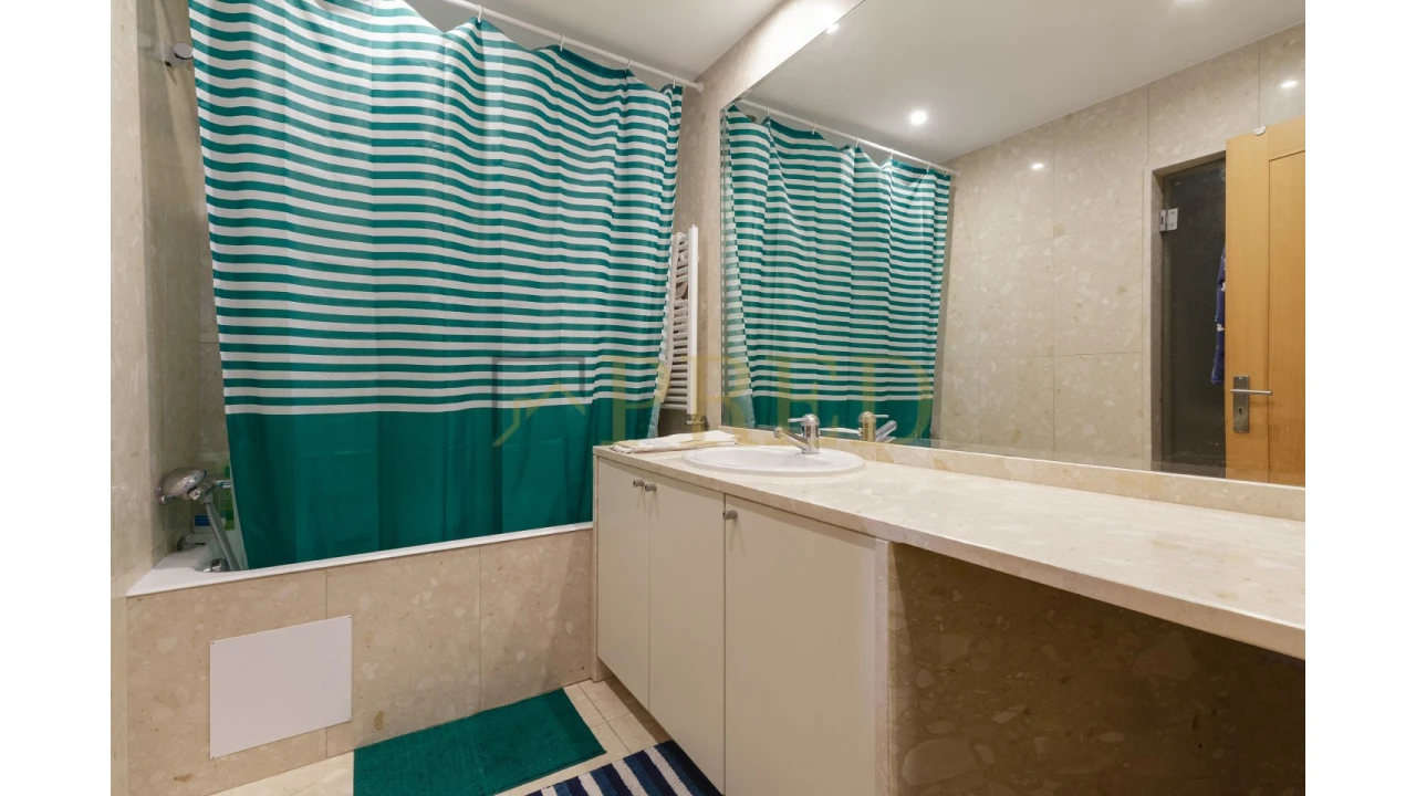 Apartamento T5 para Venda em Mafamude e Vilar do Paraíso Foto 30