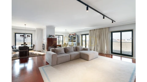 Apartamento T5 para Venda em Mafamude e Vilar do Paraíso