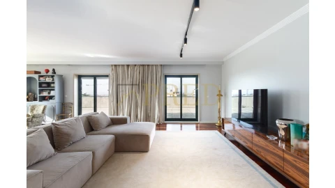 Apartamento T5 para Venda em Mafamude e Vilar do Paraíso