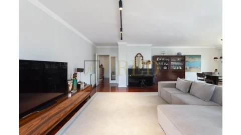 Apartamento T5 para Venda em Mafamude e Vilar do Paraíso