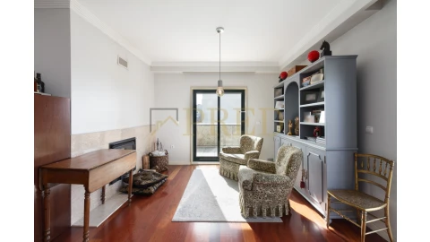 Apartamento T5 para Venda em Mafamude e Vilar do Paraíso