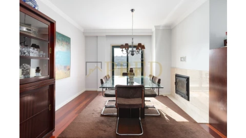 Apartamento T5 para Venda em Mafamude e Vilar do Paraíso