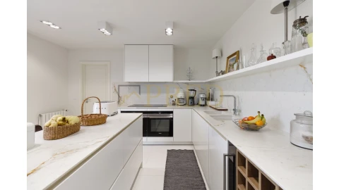 Apartamento T5 para Venda em Mafamude e Vilar do Paraíso