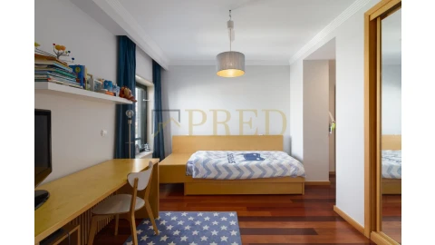 Apartamento T5 para Venda em Mafamude e Vilar do Paraíso