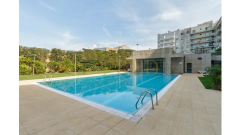 Apartamento T5 para Venda em Mafamude e Vilar do Paraíso