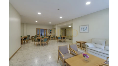 Apartamento T5 para Venda em Mafamude e Vilar do Paraíso