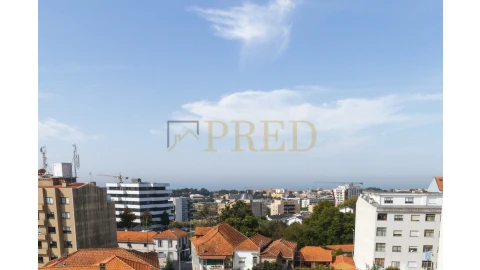 Apartamento T5 para Venda em Mafamude e Vilar do Paraíso