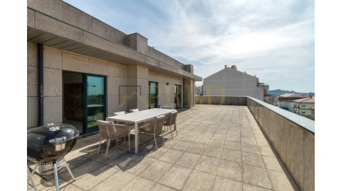 Apartamento T5 para Venda em Mafamude e Vilar do Paraíso