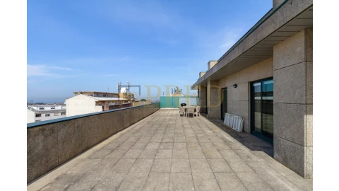 Apartamento T5 para Venda em Mafamude e Vilar do Paraíso