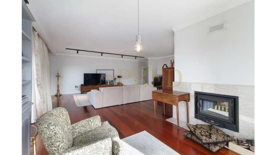 Apartamento T5 para Venda em Mafamude e Vilar do Paraíso Foto 9