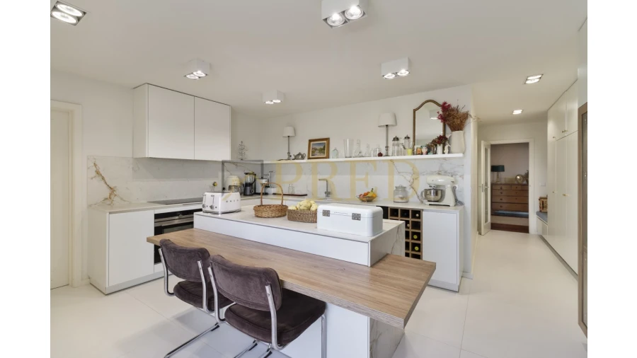 Apartamento T5 para Venda em Mafamude e Vilar do Paraíso Foto 16