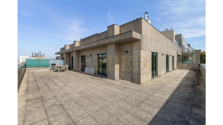 Apartamento T5 para Venda em Mafamude e Vilar do Paraíso Foto 23
