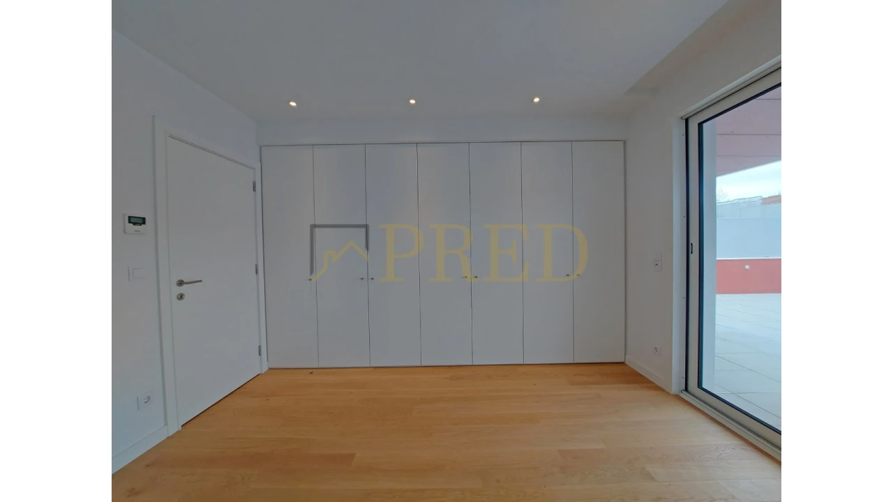 Apartamento T1 para Arrendamento em Lordelo do Ouro e Massarelos Foto 19