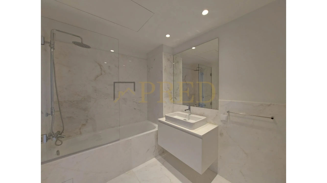 Apartamento T1 para Arrendamento em Lordelo do Ouro e Massarelos Foto 23