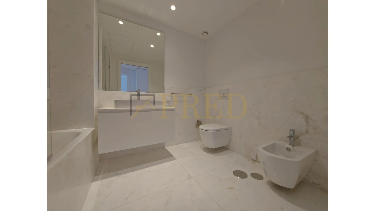 Apartamento T1 para Arrendamento em Lordelo do Ouro e Massarelos Foto 22