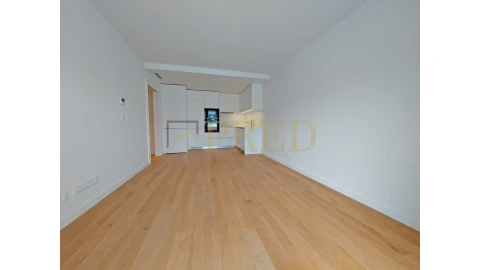 Apartamento T1 para Arrendamento em Lordelo do Ouro e Massarelos