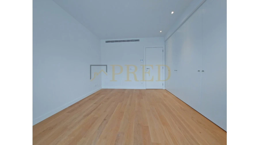 Apartamento T1 para Arrendamento em Lordelo do Ouro e Massarelos Foto 18
