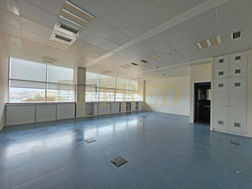 Escritório para Arrendamento em Santa Marinha e São Pedro da Afurada Foto 1