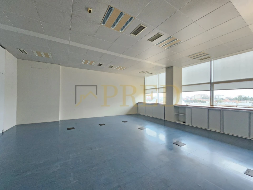 Escritório para Arrendamento em Santa Marinha e São Pedro da Afurada Foto 2