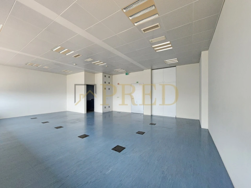 Escritório para Arrendamento em Santa Marinha e São Pedro da Afurada Foto 3