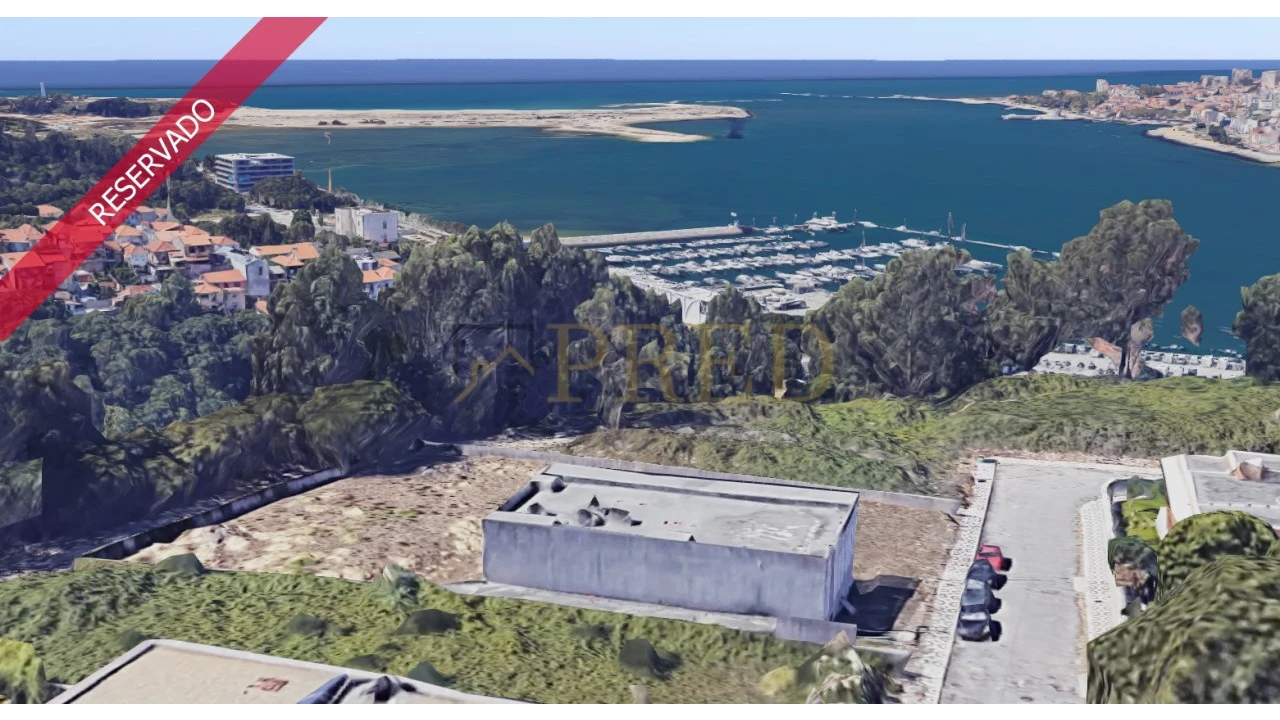 Moradia T4 para Venda em Santa Marinha e São Pedro da Afurada Foto 1