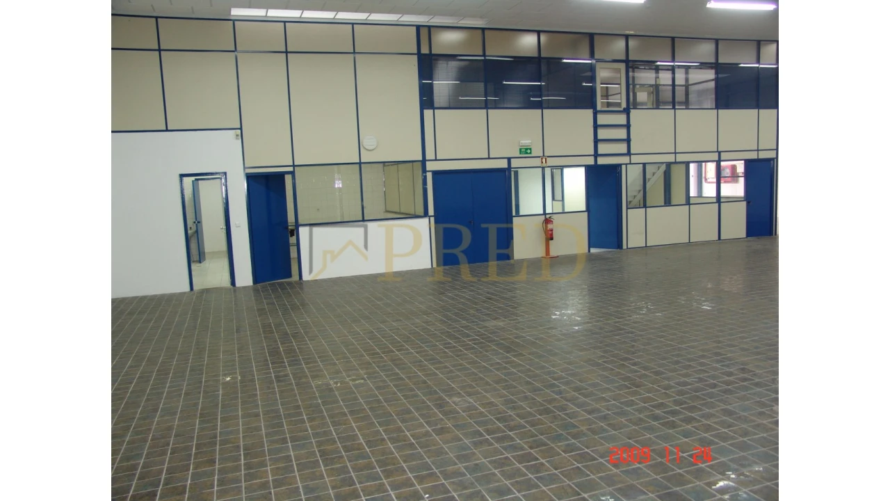 Armazém para Arrendamento em Paranhos Foto 2